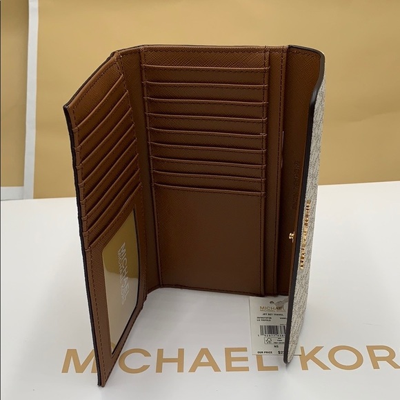 Michael Kors Michael Kors Jet Set Travel Trifold - Picture 12 of 16